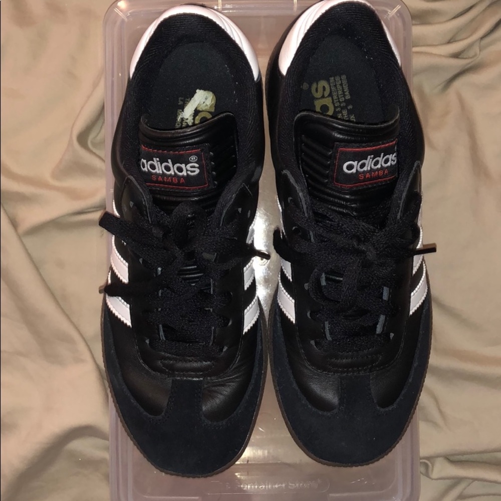 Adidas Samba tennis shoes size 5 youth